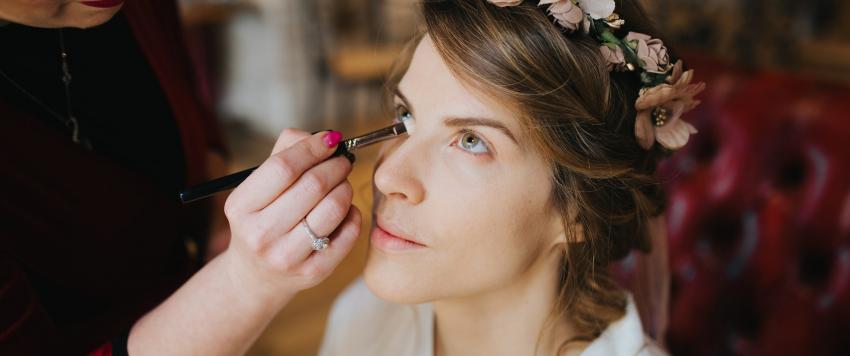 كيف يمكنكِ علاج مشاكل البشرة المختلفة واختيار مكياجك ليوم زفافك؟