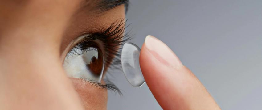 العدسات اللاصقة