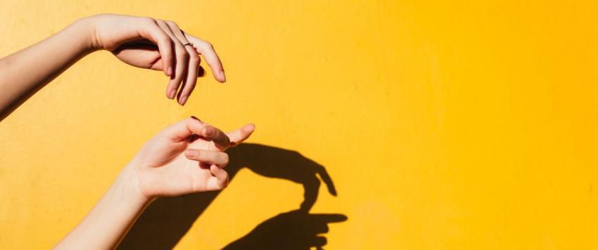 كيفية تبييض الأظافر الصفراء بسرعة