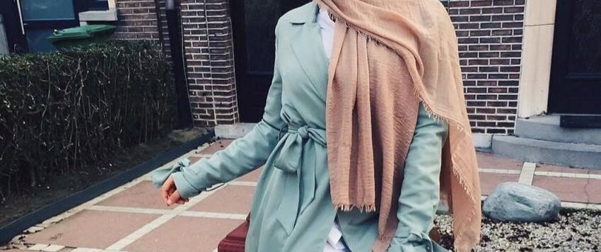 للمحجبات.. 4 إطلالات كلاسيكية محتشمة من وحي الفاشينيستا