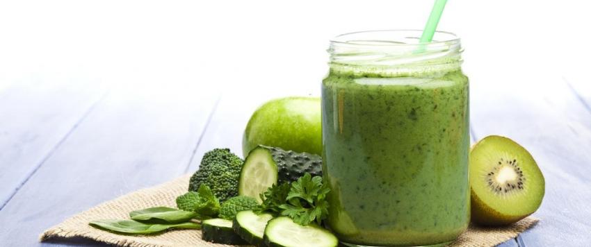 هذا ما يحدث لجسمك عند تناول العصير الأخضر يومياً