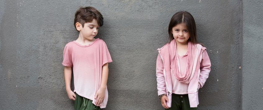  5 إطلالات رياضية مريحة وعصرية لصغيرك