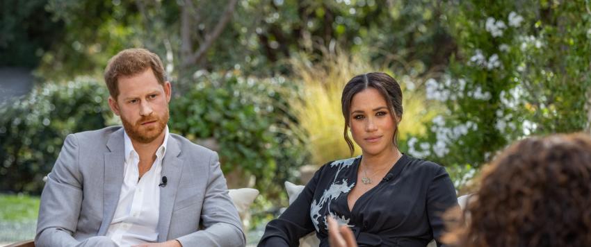 زهرة اللوتس رمزًا للقوة والأزرق للتفاؤل.. رسائل أرادت ميغان ماركل إيصالها بإطلالتها مع أوبرا