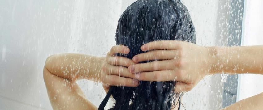 طرق سهلة لغسل الشعر بدون شامبو طرق سهلة لغسل الشعر بدون شامبو