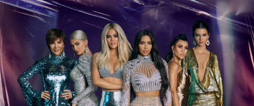 بعد الإعلان عن الموسم الاخير.... شاهدي أفضل ما ارتدته جميلات كارداشيان في برنامج  keeping up with Kardashians