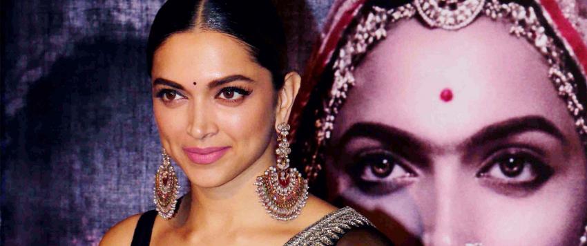 على طريقة نجمات بوليوود ... إكسسورارت لا غنى عنها هذا الصيف (صور)