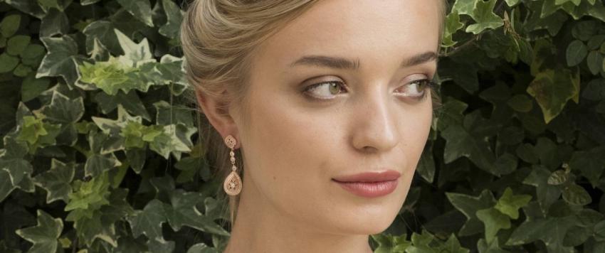 أفضل صيحات أقراط اللؤلؤ ل عروس 2021