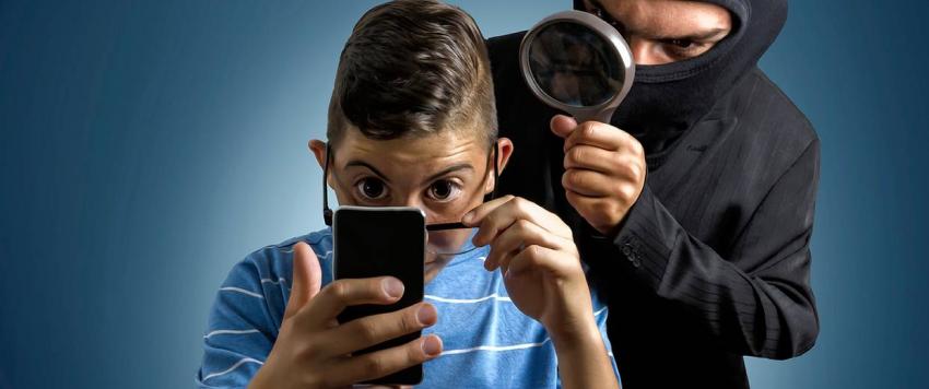 كل ما يحتاج الوالدان معرفته حول سرقة هوية الطفل