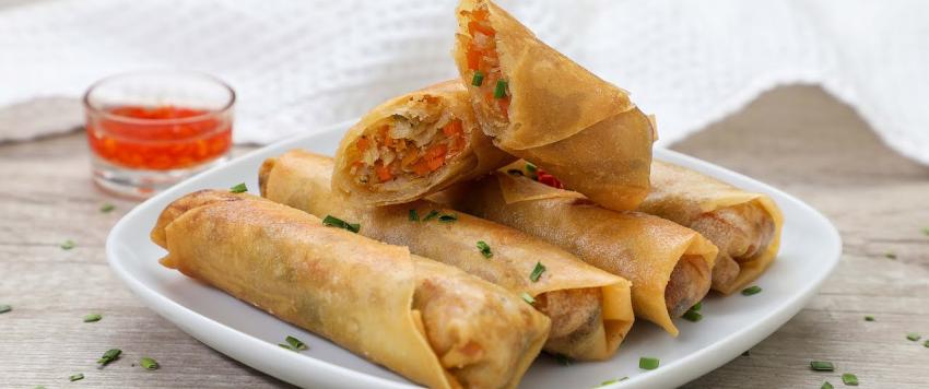 سبرينغ رولز بصلصة الزنجبيل