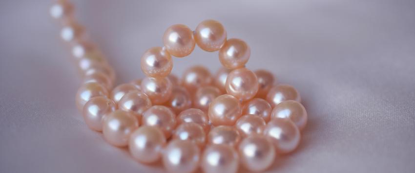 أفكار مبتكرة لكي تضيفي اللؤلؤ إلى إطلالتك في عيد الفطر