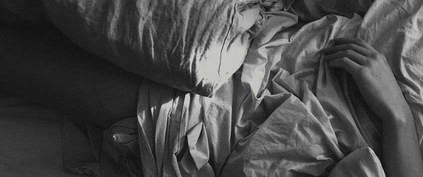 هندي مصاب بمرض نارد يجعله ينام 300 يوم في السنة