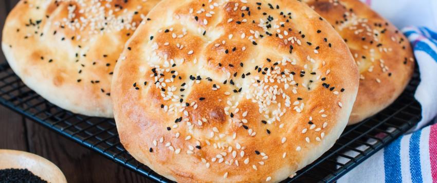  الخبز التركي بالسمسم