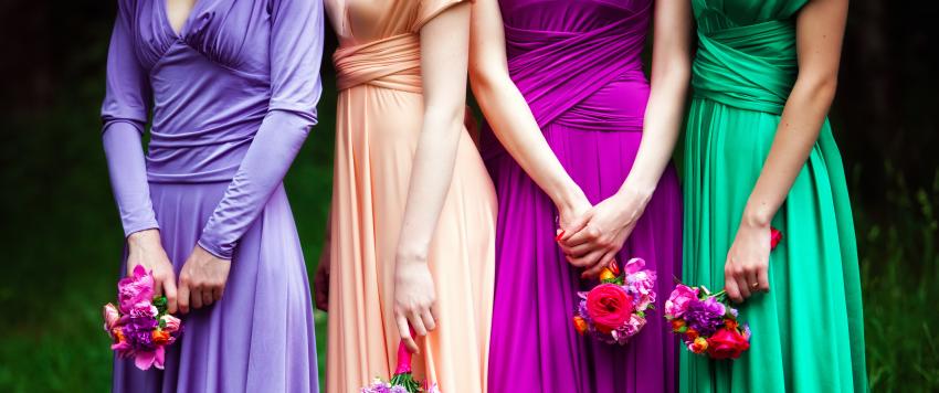 ماذا ترتدين عند الذهاب لحفلات الزفاف