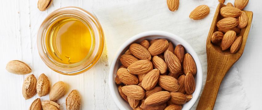 زيت اللوز للبشرة