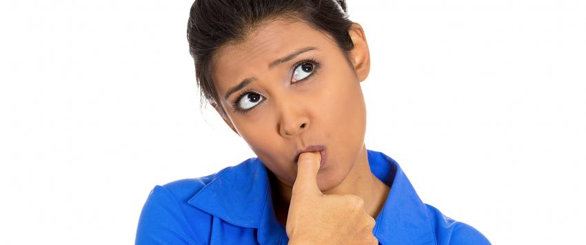 عادة مص الإبهام لدى البالغين.. أسبابها وطرق علاجها