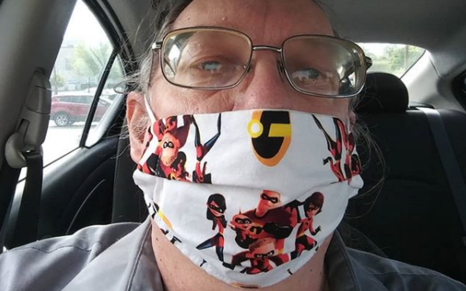 منذ تفشي الفيروس التاجي المستجد، شددت دول كثيرة على مواطنيها بضرورة ارتداء أقنعة الوجه كخطوة احترازية لمنع انتقال العدوى.