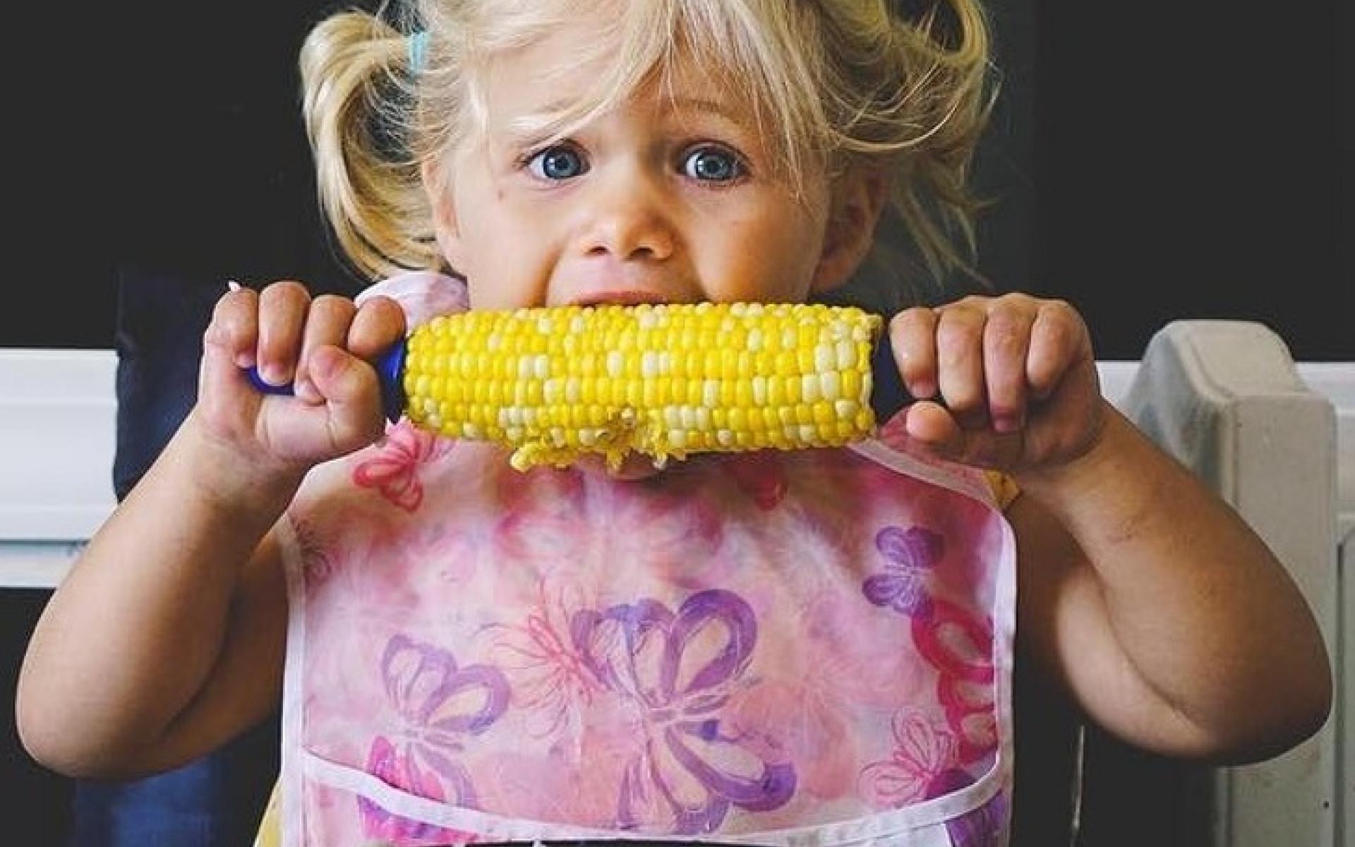 مصورة تلتلقط صور الأطفال بطرق مميزة