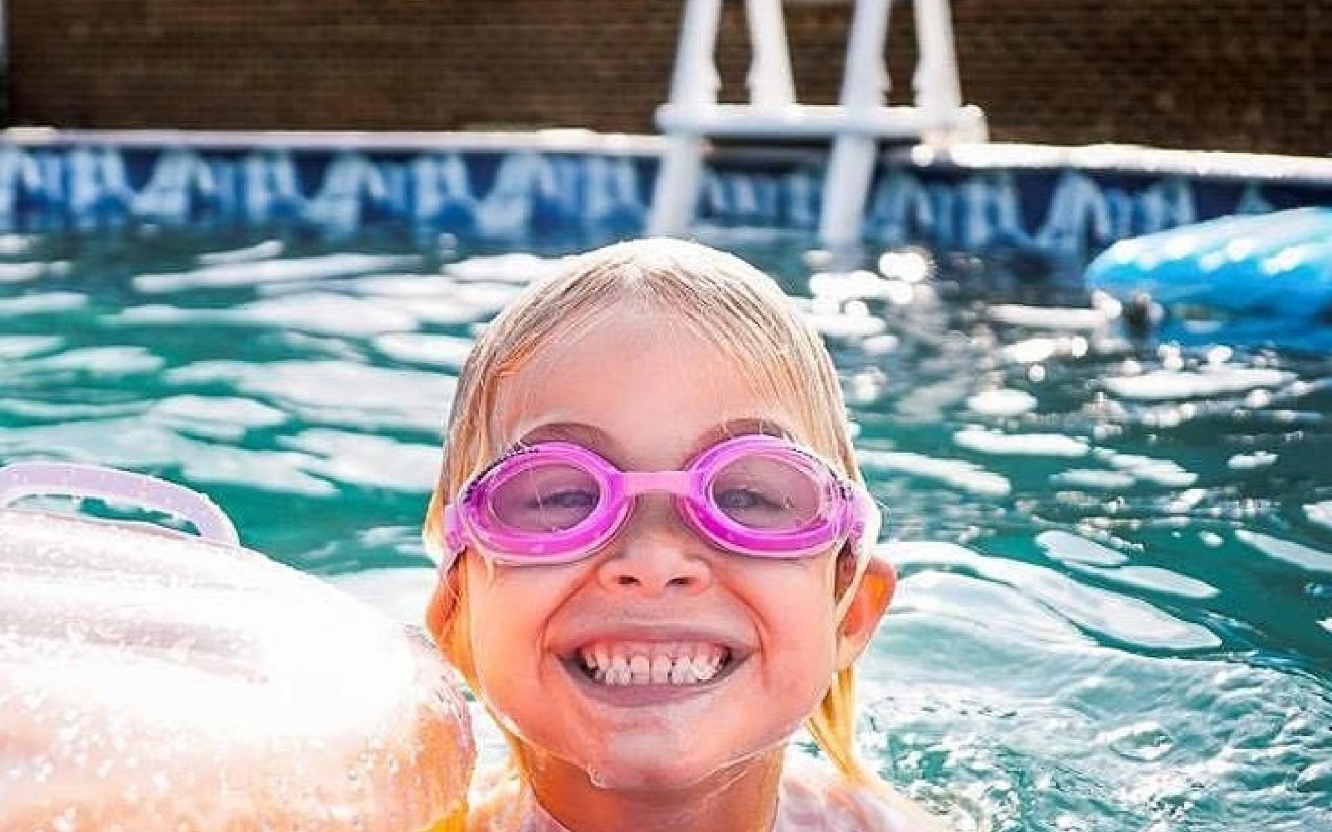 مصورة تلتلقط صور الأطفال بطرق مميزة