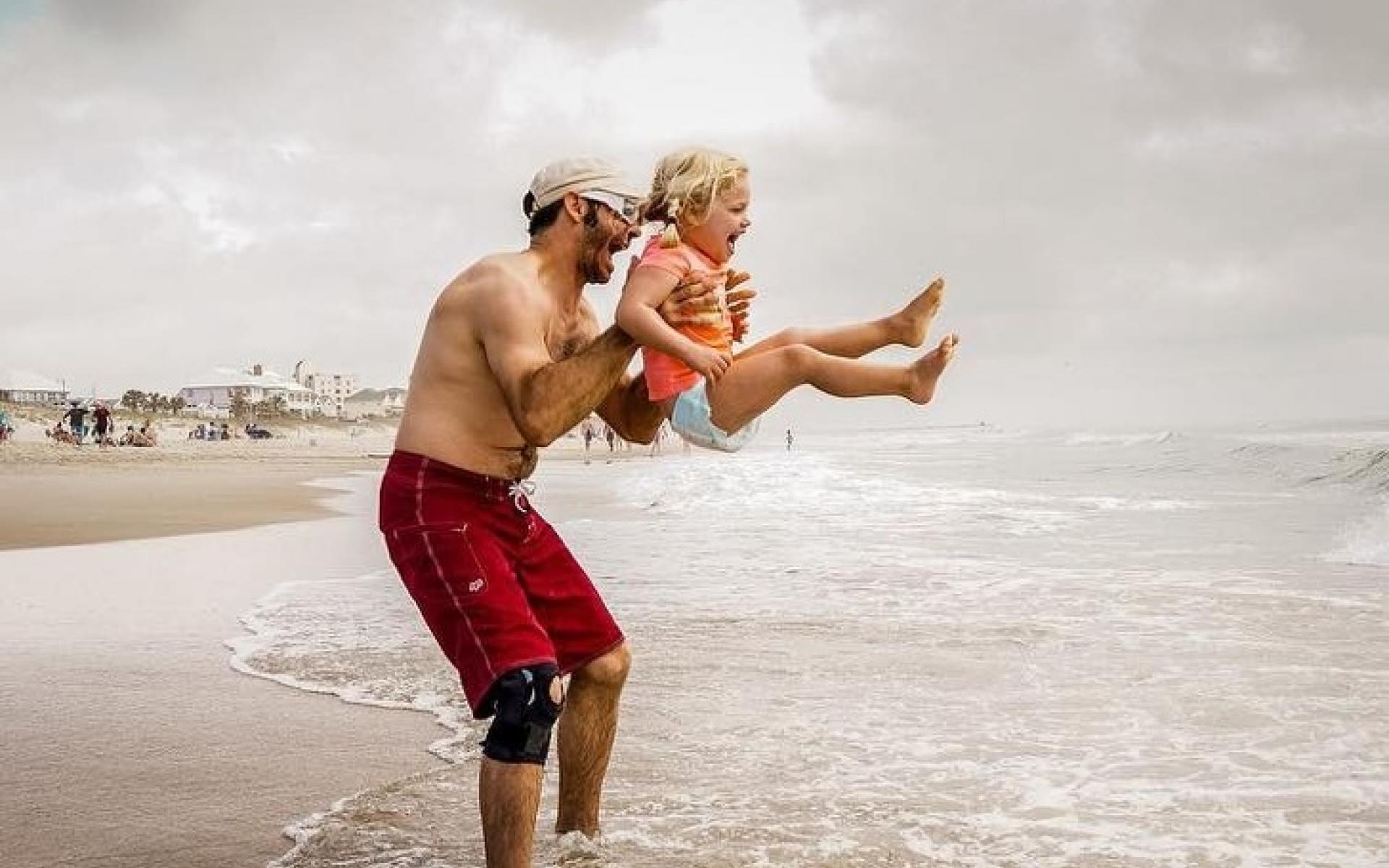 مصورة تلتلقط صور الأطفال بطرق مميزة