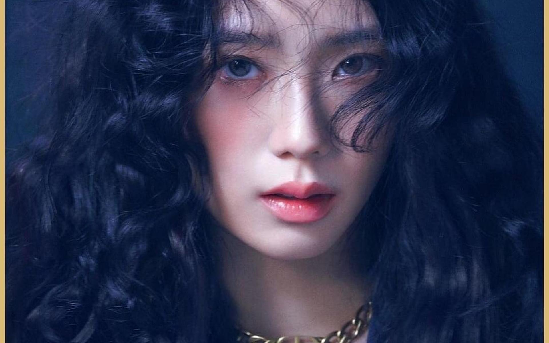 جيسو Jisoo مغنية وممثلة وعارضة كورية جنوبية وعضوة في الفرقة الكورية الجنوبية بلاكبينك blakpink.