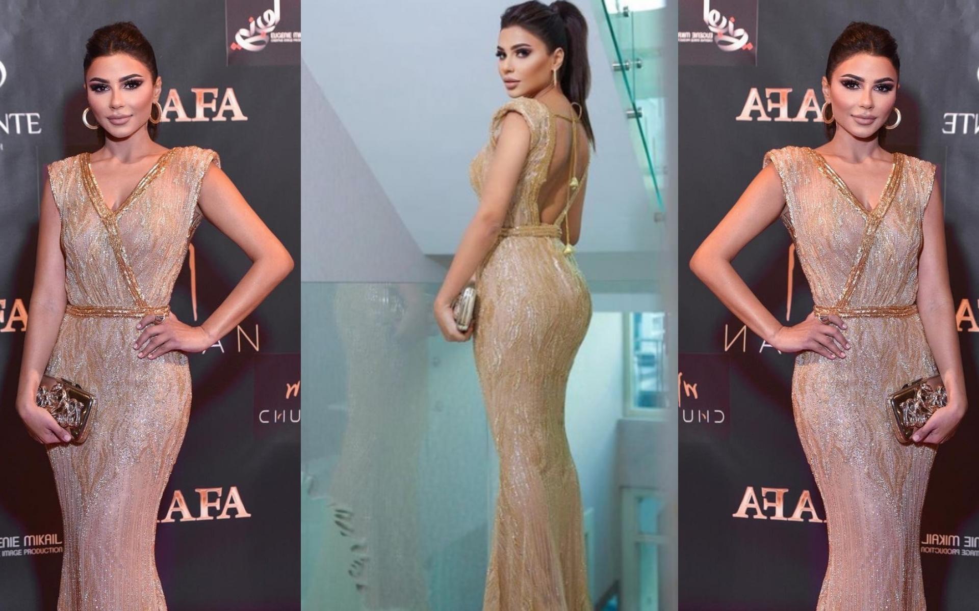 اختارت مهيرة عبد العزيز فستان ذهبي طويل خلال تقديم إحدى فقرات البرنامج